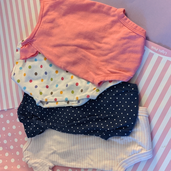 💝 newborn Carter's, set of 4 onesies - Picture 6 of 6